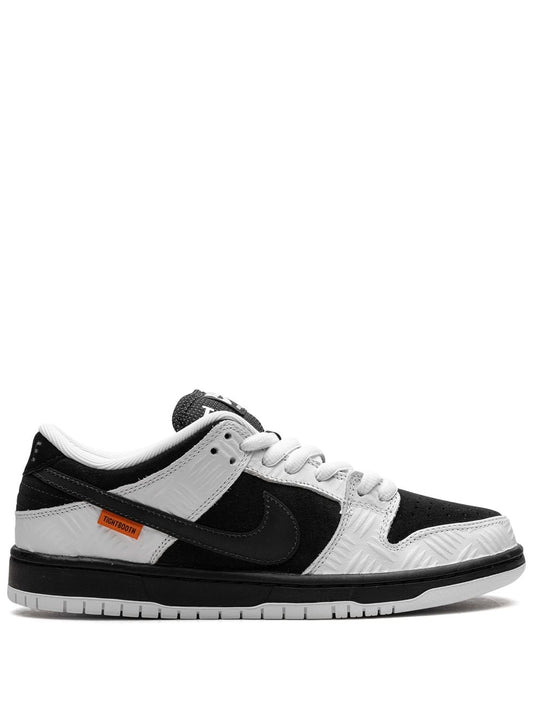 NIKE DUNK LOW THIGHTBOOTH