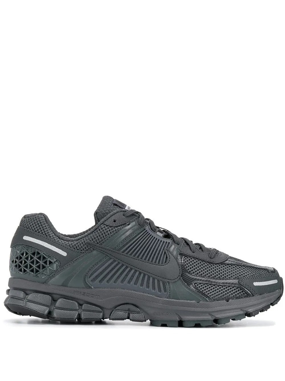NIKE VOMERO 5 GRIS