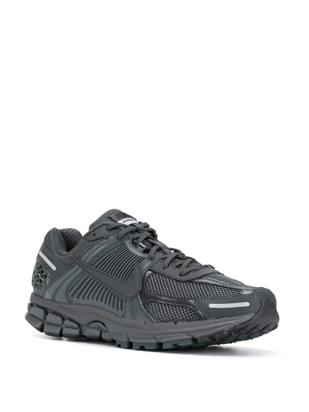NIKE VOMERO 5 GRIS