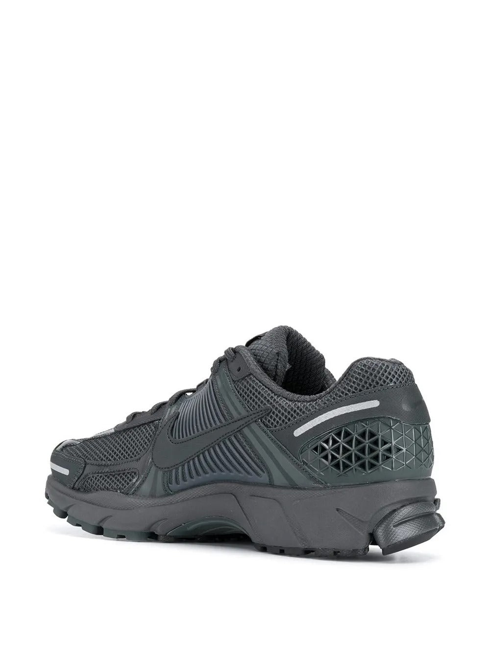 NIKE VOMERO 5 GRIS